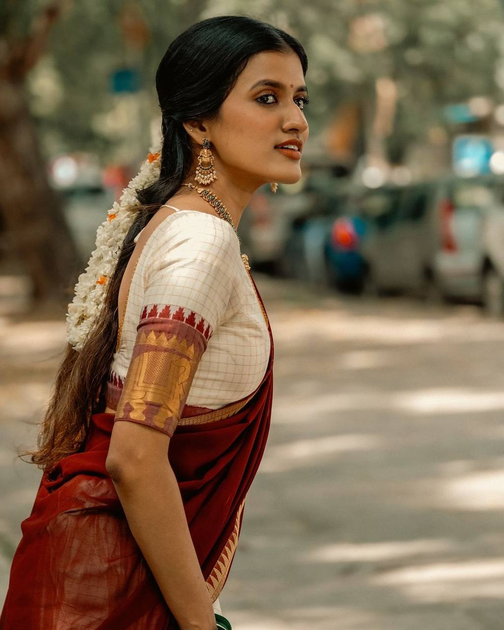 Luxury Celebration Lehenga Set – Zari Work with Stitched Lehenga