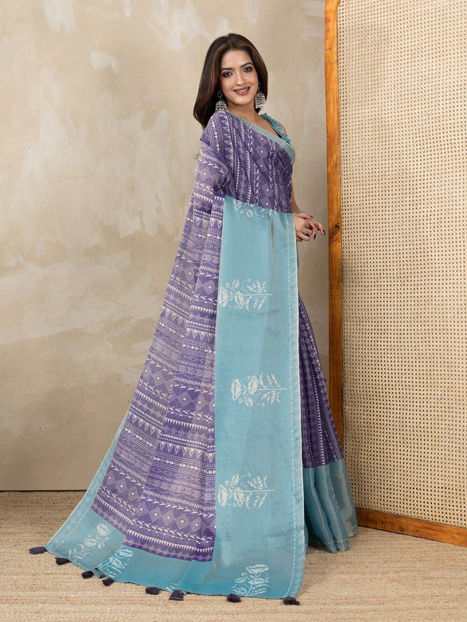 Elegant Dual-Tone Erode Anmol Silk Saree