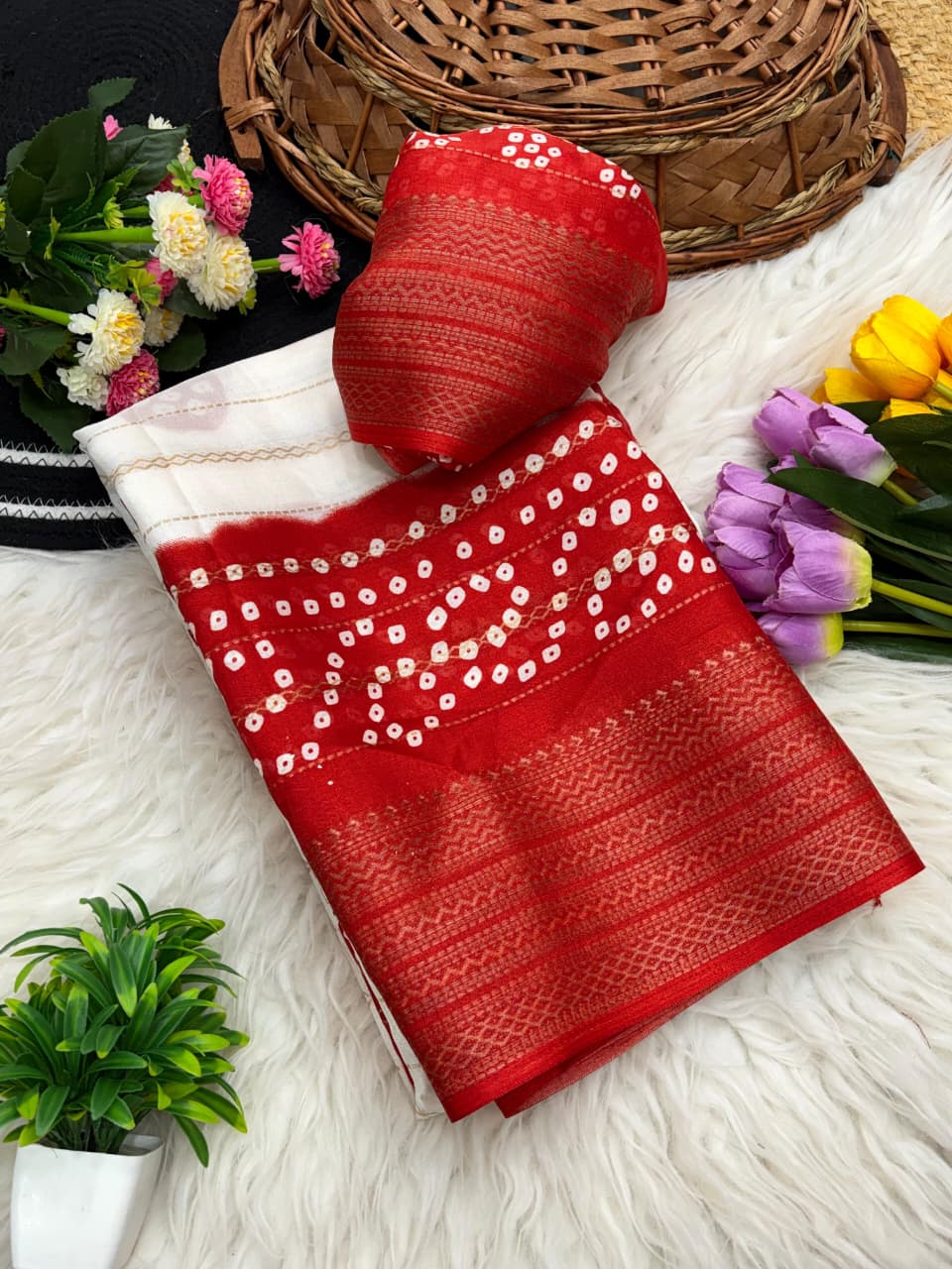 Elegant Dola Silk Saree with Jacquard Border & Zari Weaving