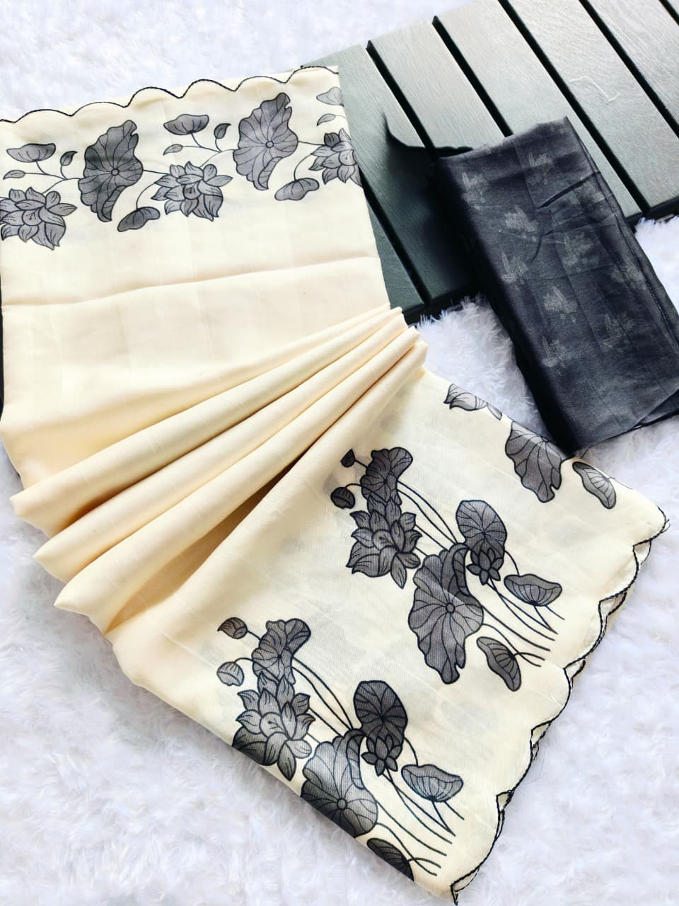 Heavy Handloom Tussar Silk Tulips Digital Print Saree with Arco Border