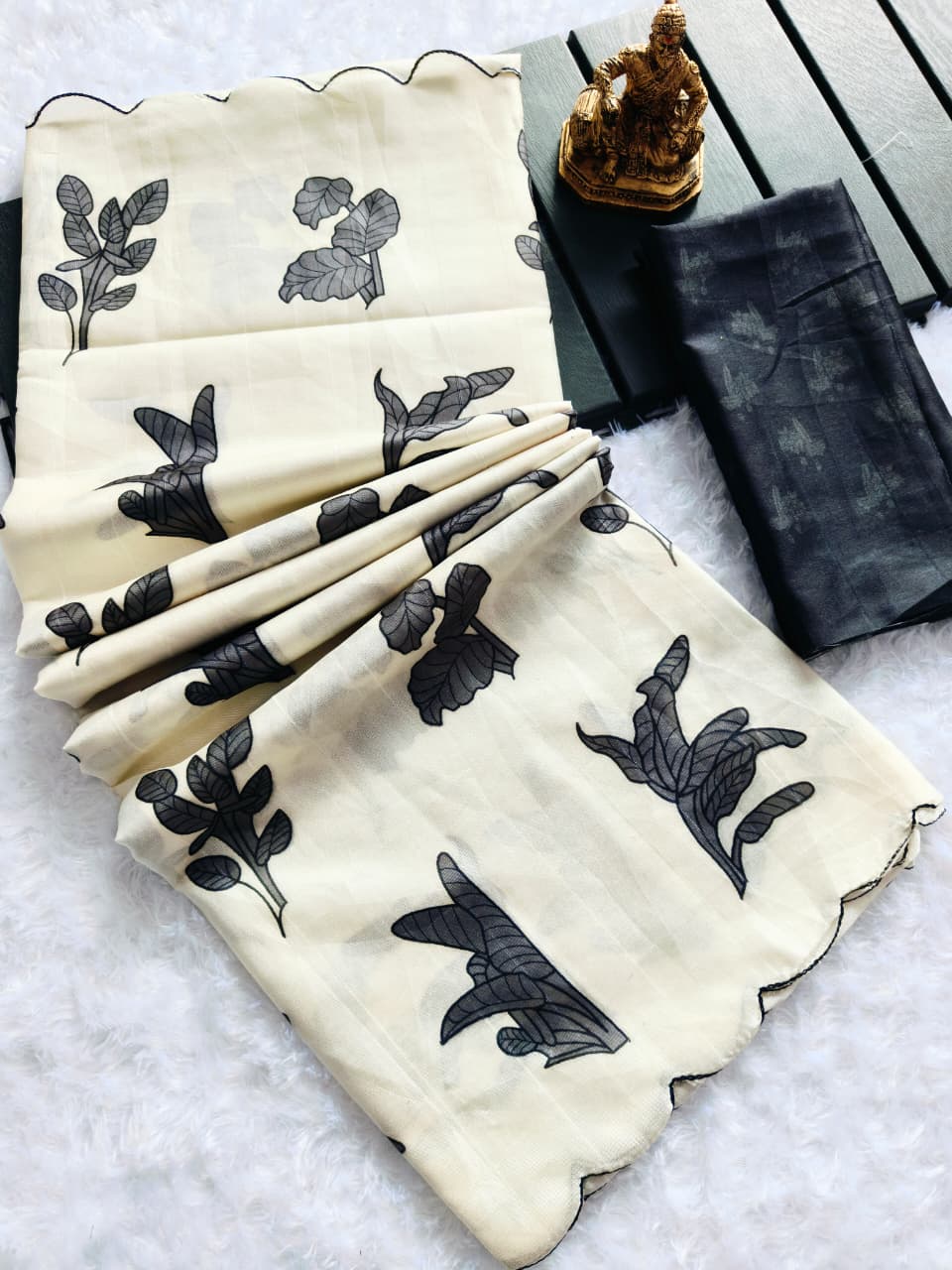 Heavy Handloom Tussar Silk Tulips Digital Print Saree with Arco Border