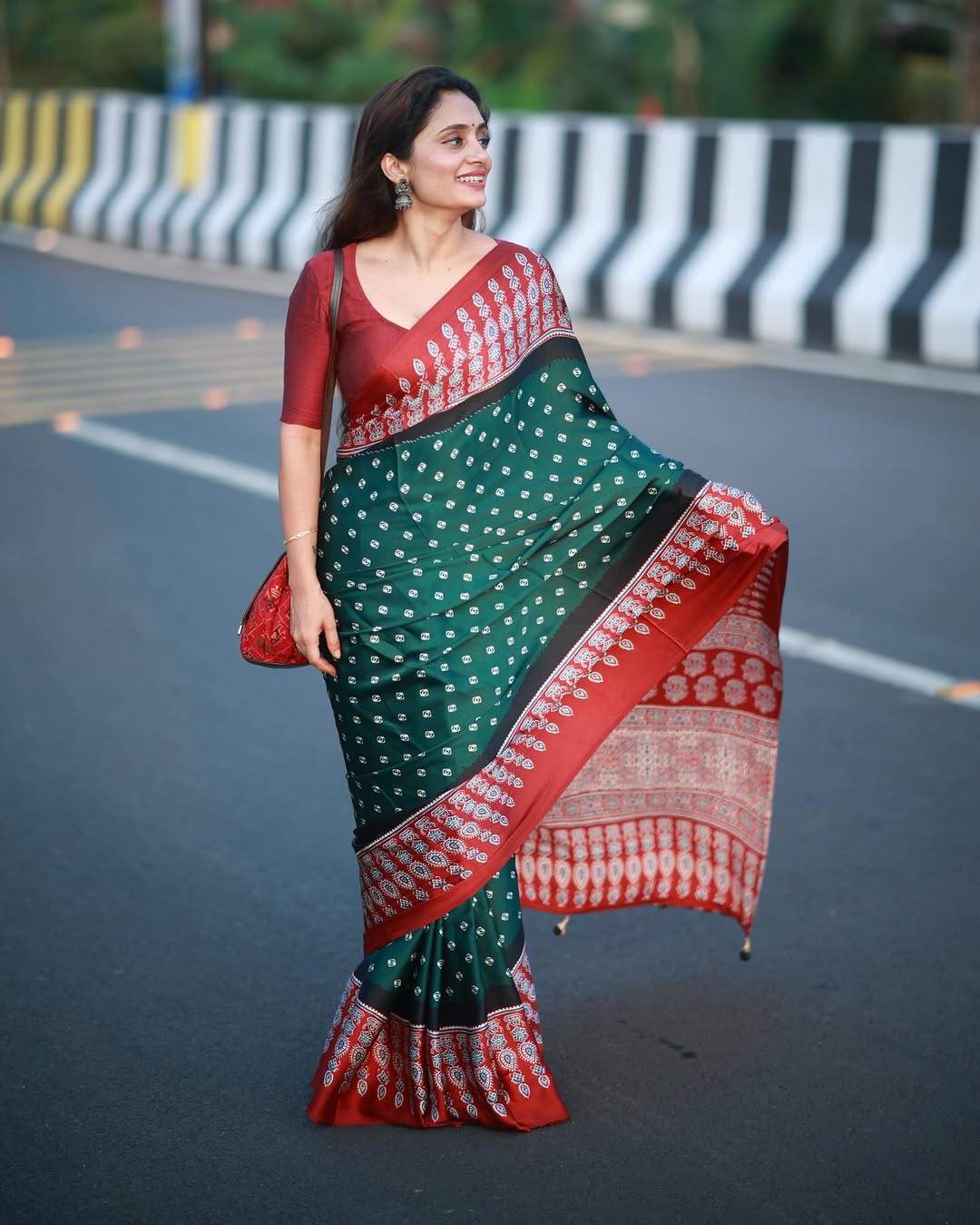 Elegant Saree Look – Timeless & Graceful