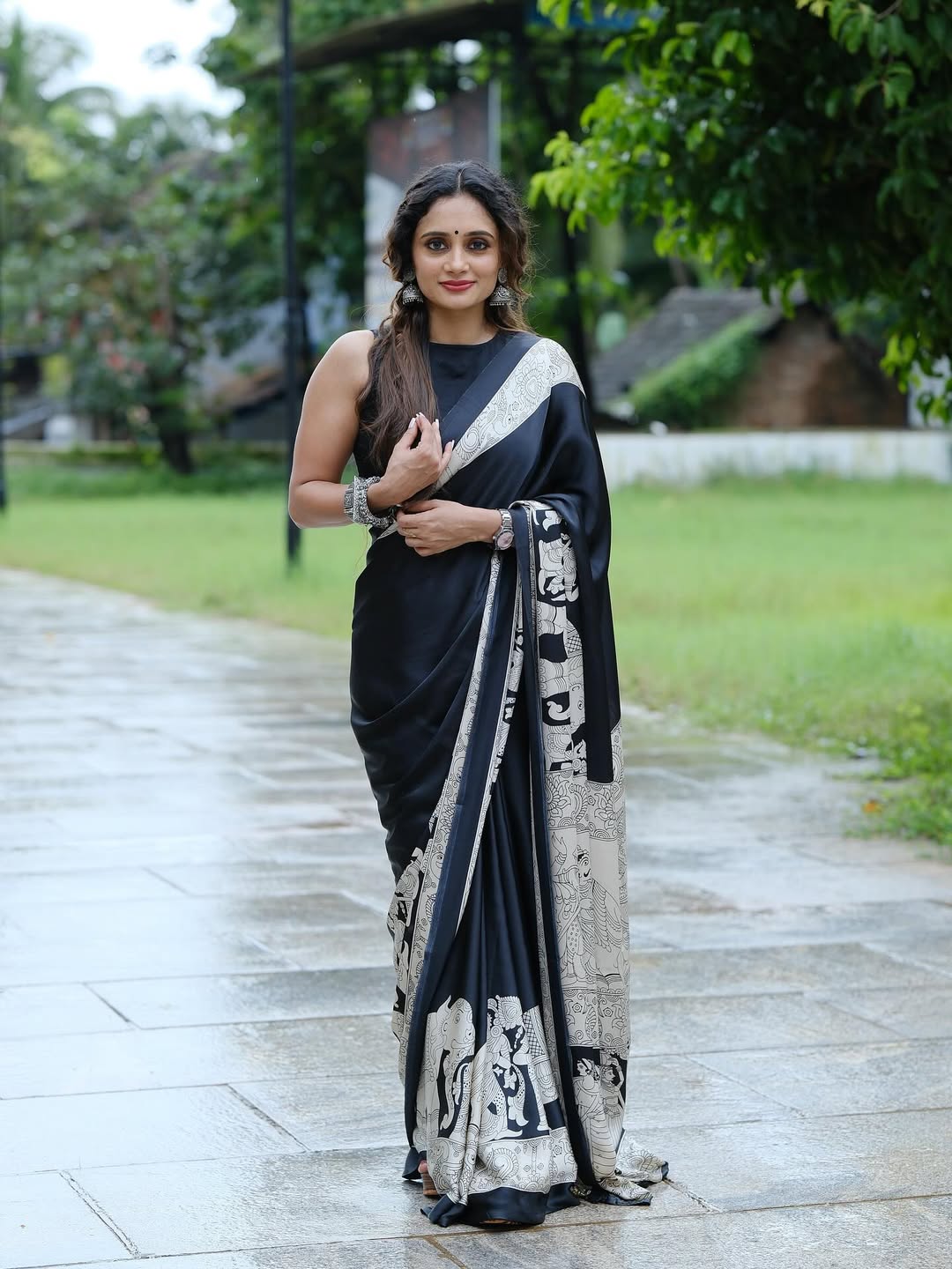 Ready-to-Wear Crape Silk Saree – Elegant & Effortless Style