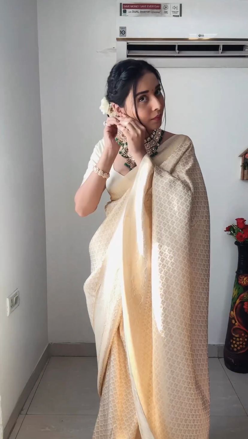 Ready-to-Wear One-Minute Lichi Silk Saree