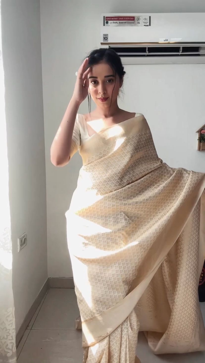 Ready-to-Wear One-Minute Lichi Silk Saree