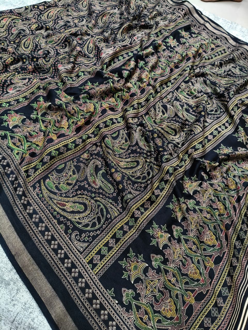 Elegant Mul Cotton Kani Print Saree with Classic Border