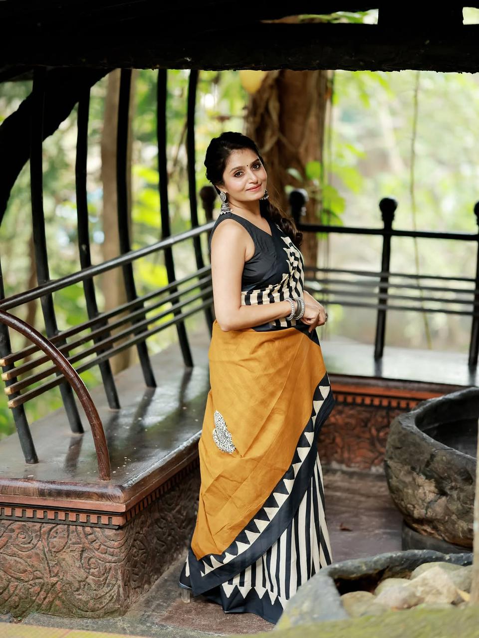Elegant Muslin Cotton Printed Saree with Running Blouse