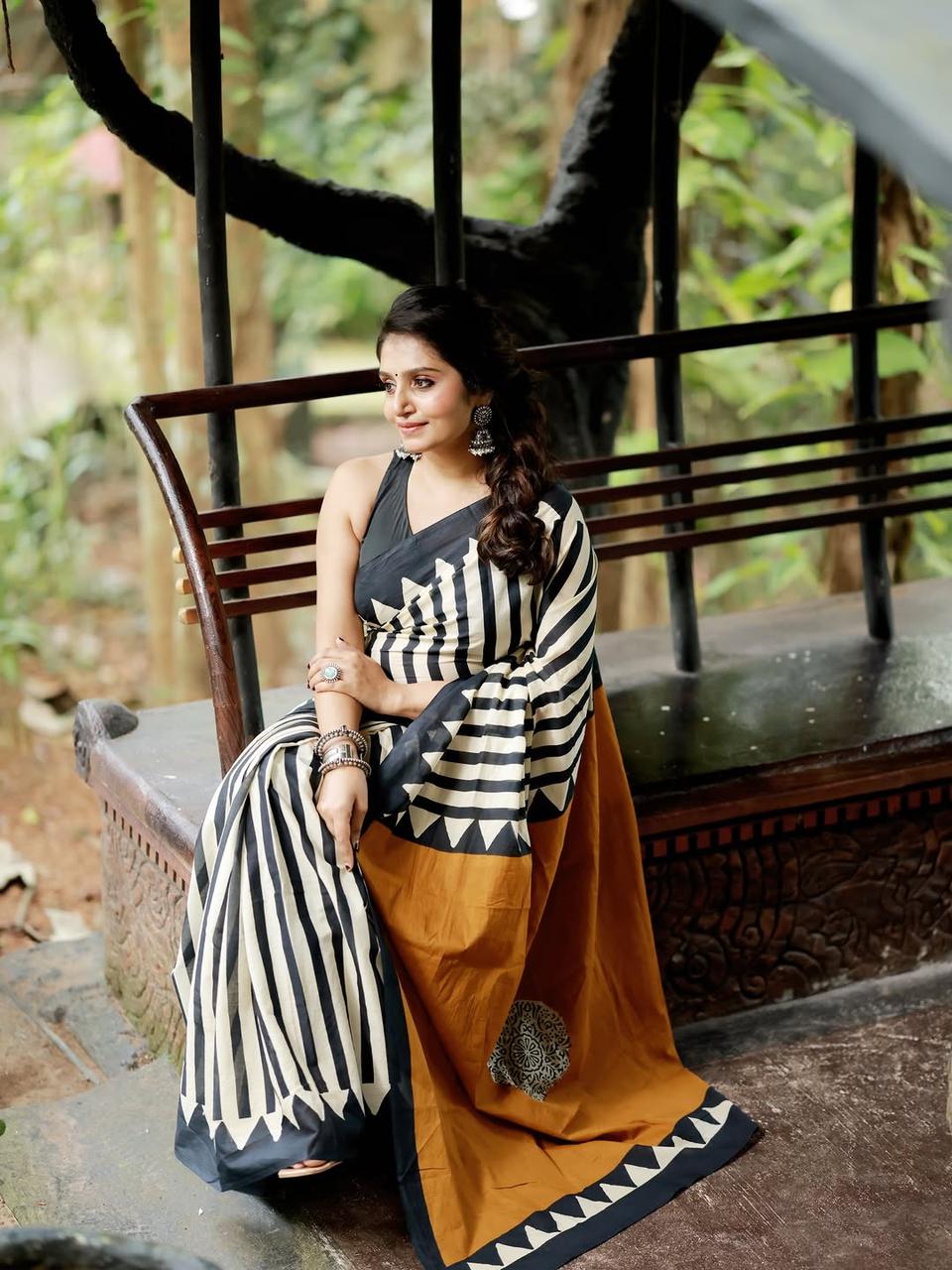 Elegant Muslin Cotton Printed Saree with Running Blouse