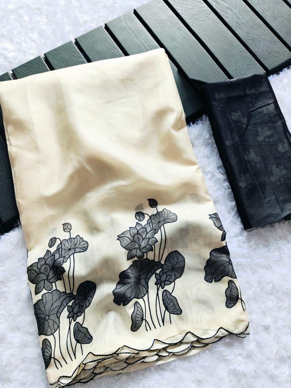 Heavy Handloom Tussar Silk Tulips Digital Print Saree with Arco Border