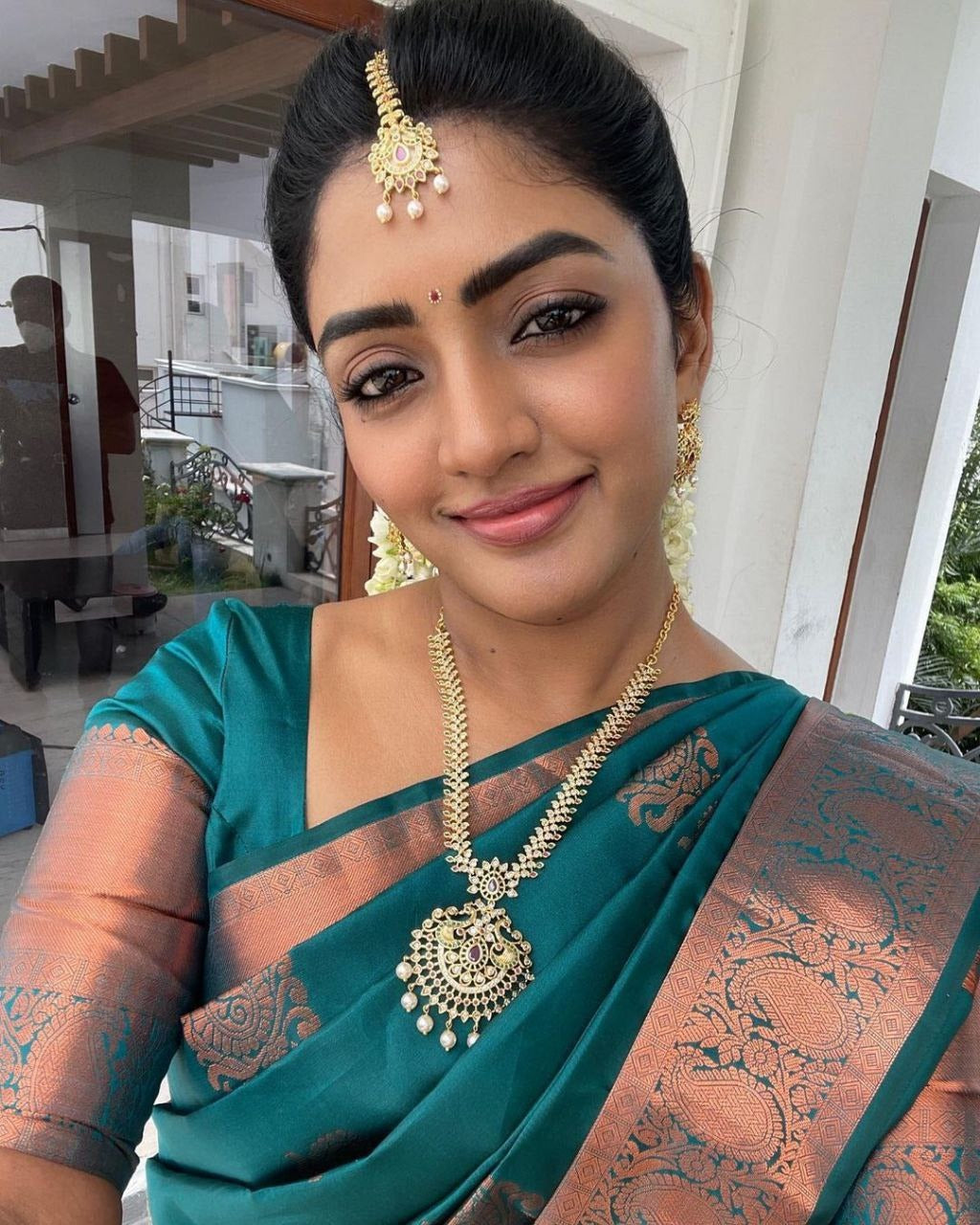 Banarasi Soft Silk Saree with Zari Motifs & Jacquard Weave