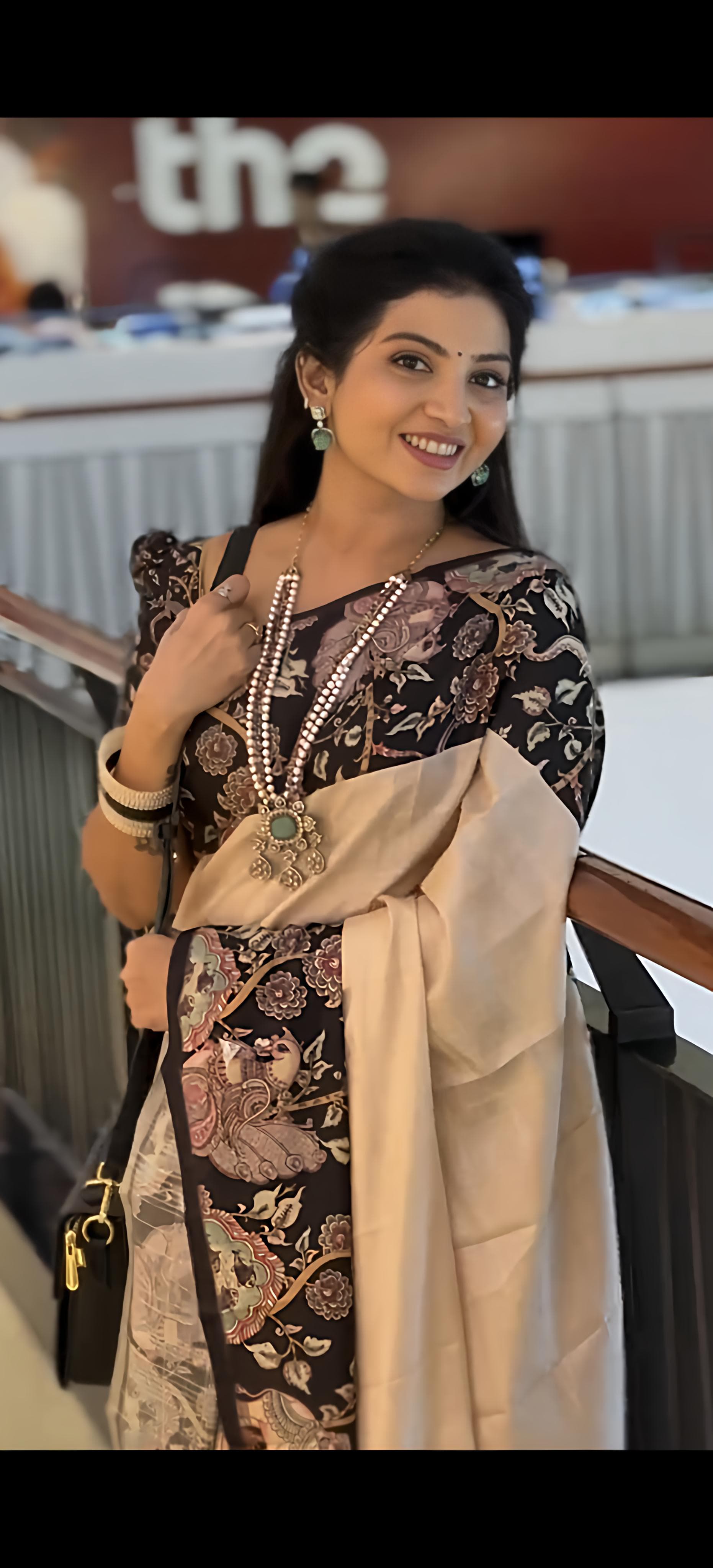Heavy Handloom Tussar Silk Saree with Gajraj Chitrakala Print