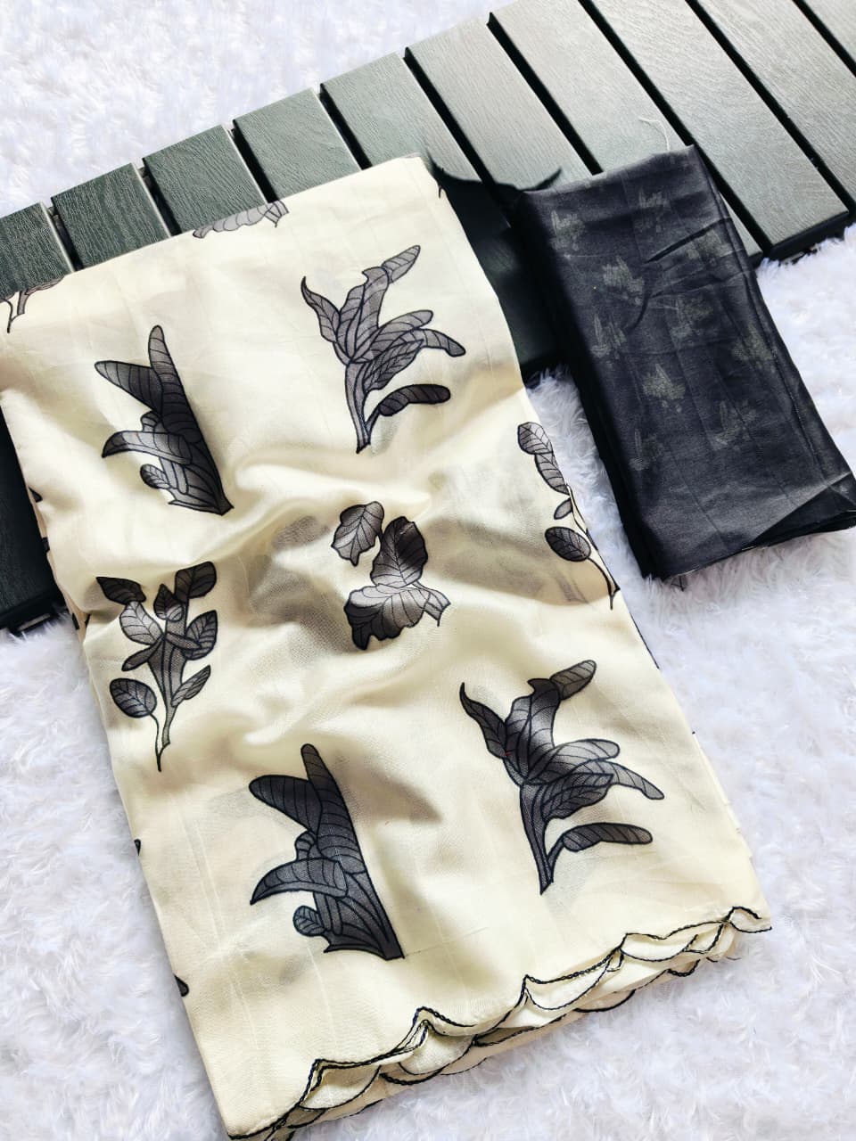 Heavy Handloom Tussar Silk Tulips Digital Print Saree with Arco Border