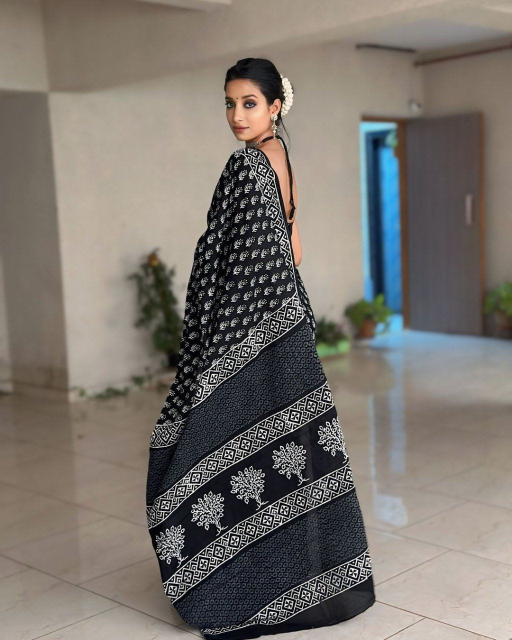 Black Printed Cotton Ready-to-Wear Saree with Unstitched Blouse