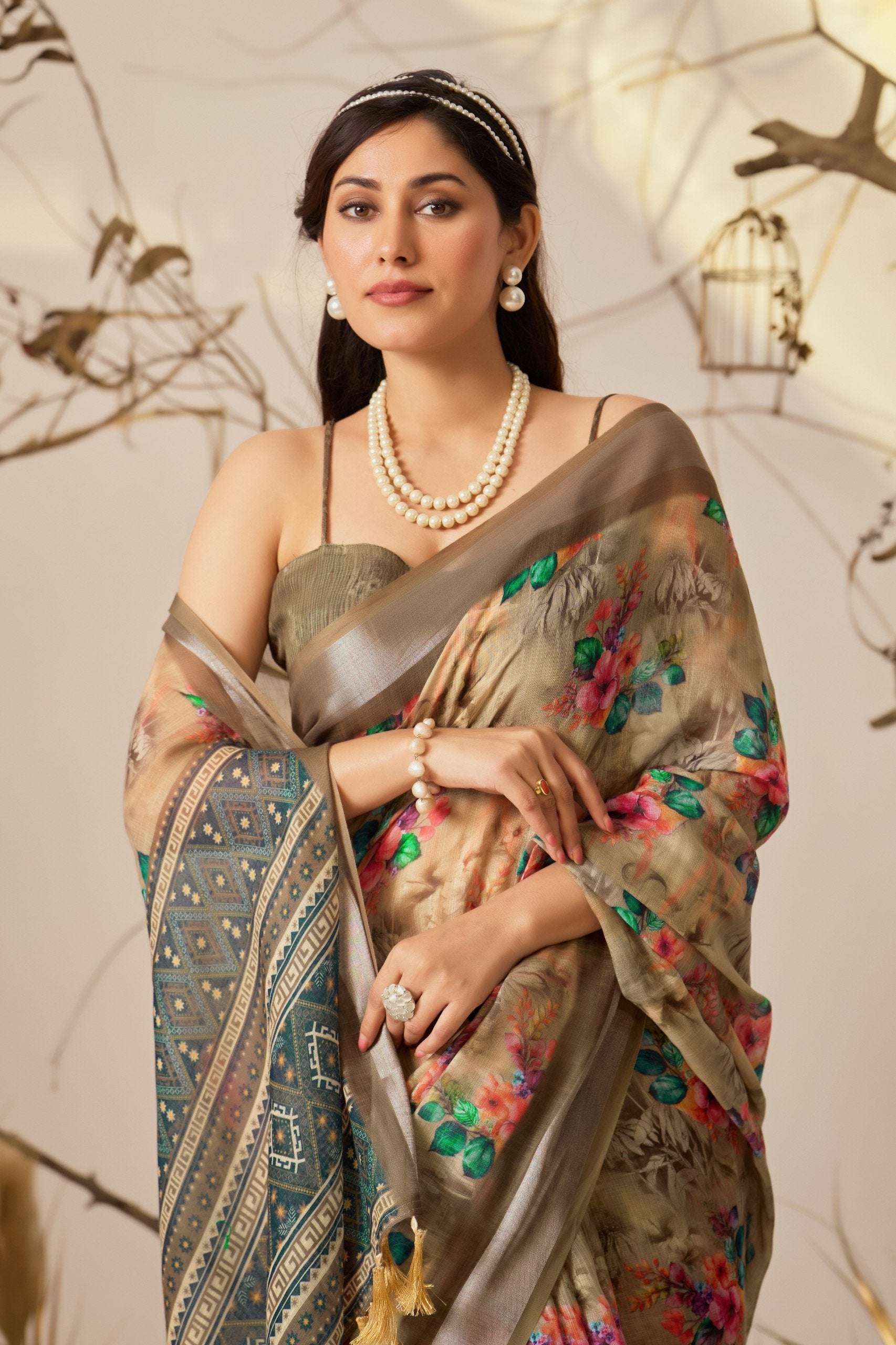 Elegant Floral & Patola Fusion Linen Cotton Saree