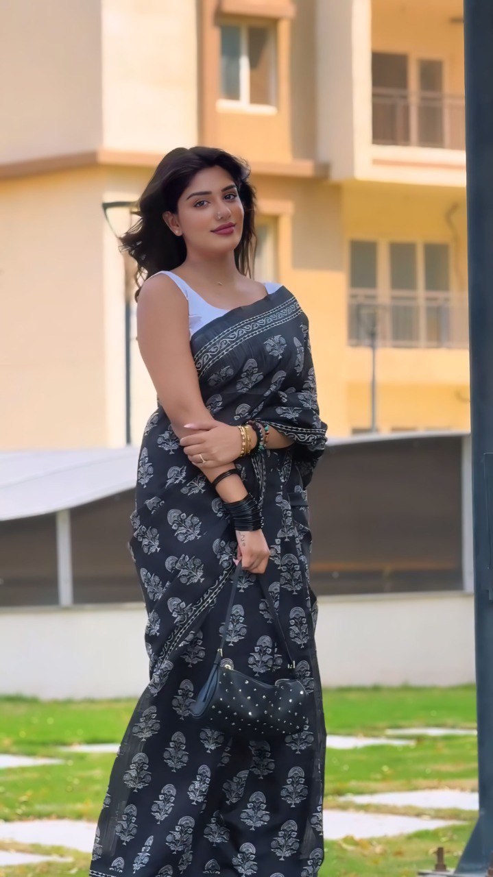 Black & White Harmony Ready-to-Wear Saree
