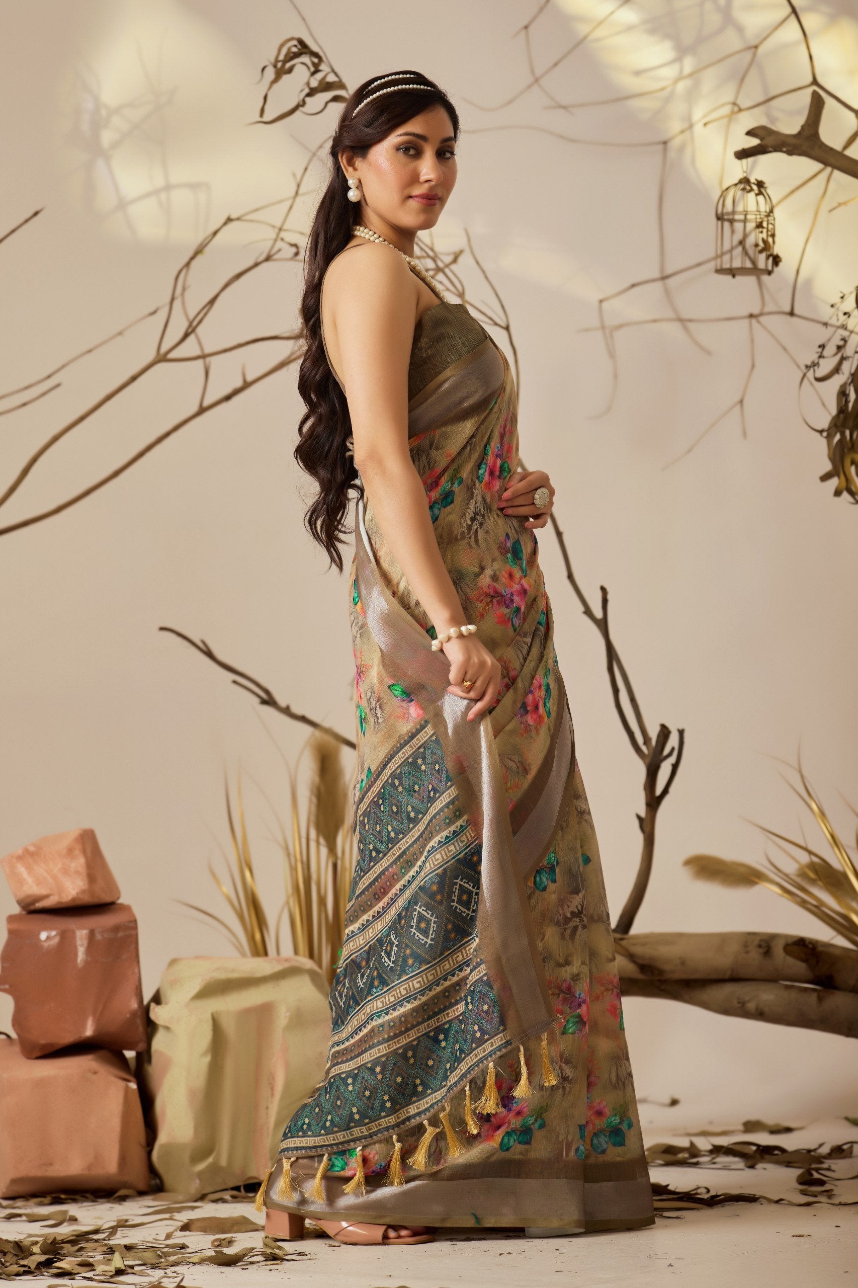 Elegant Floral & Patola Fusion Linen Cotton Saree