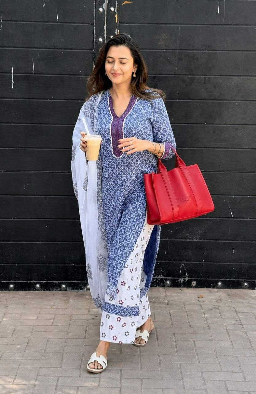 Elegant Printed Lilan Kurti Set with Pant, Dupatta & Bracelet