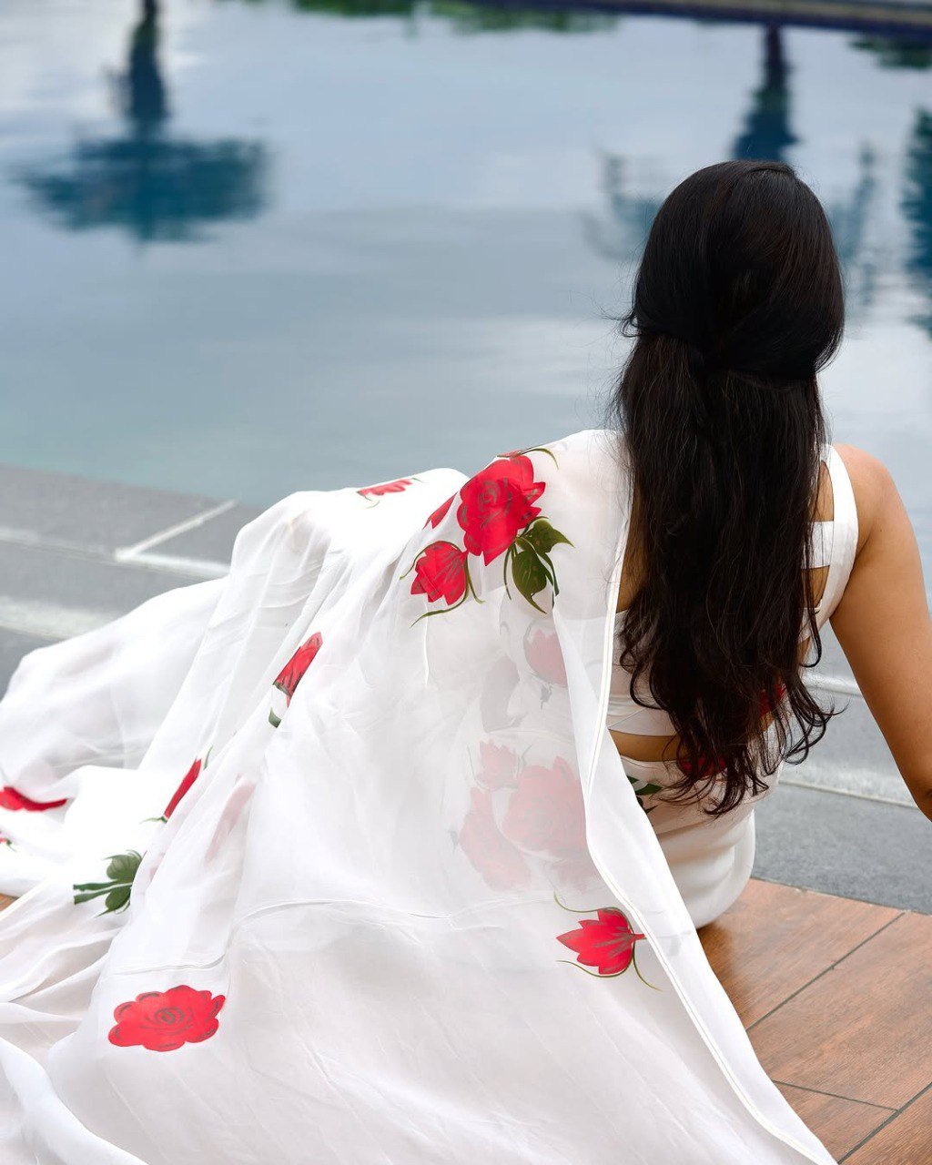 Off-White Georgette Printed Ready-to-Wear Saree with Unstitched Blouse