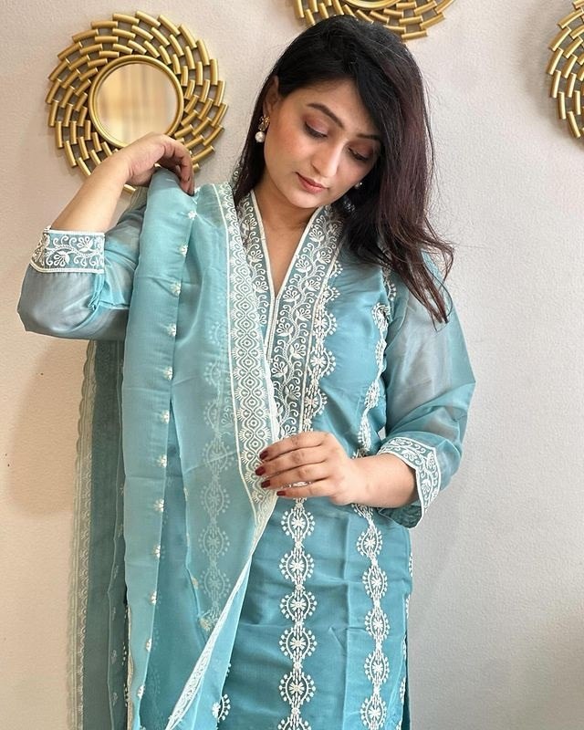 Vichitra Silk Embroidered Kurta Pant Dupatta Set – Sky Blue