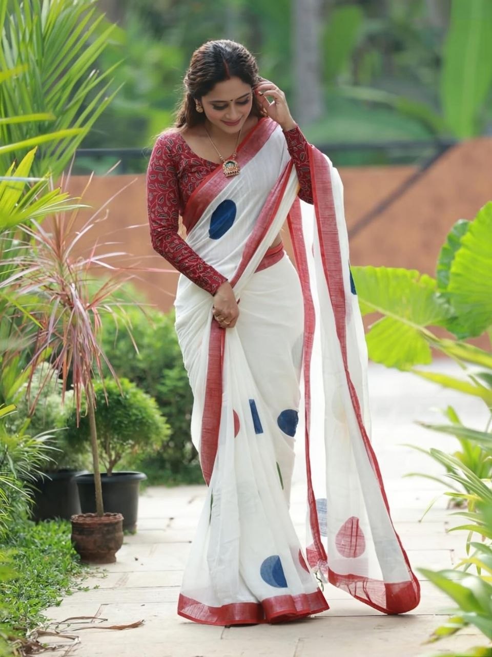 Soft Linen Saree with Digital Print & Silver Jari Border