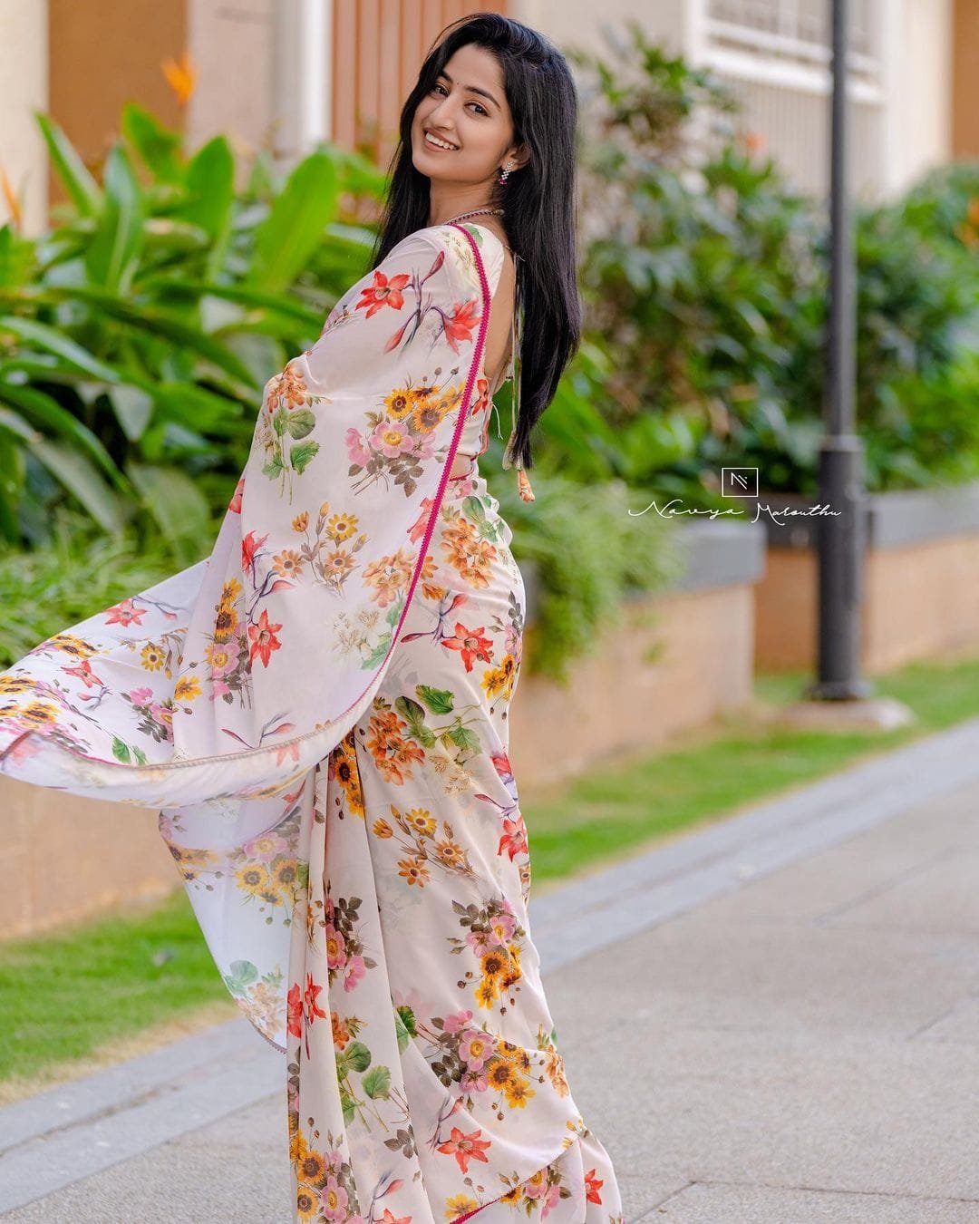 White Soft Georgette Silk Saree Elegance