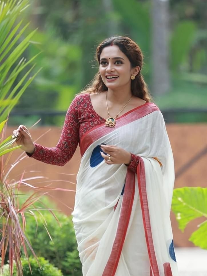 Soft Linen Saree with Digital Print & Silver Jari Border