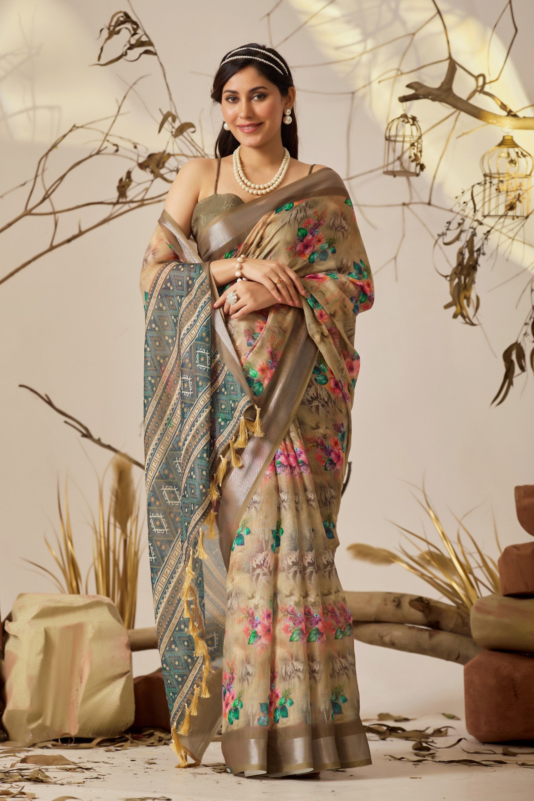 Elegant Floral & Patola Fusion Linen Cotton Saree