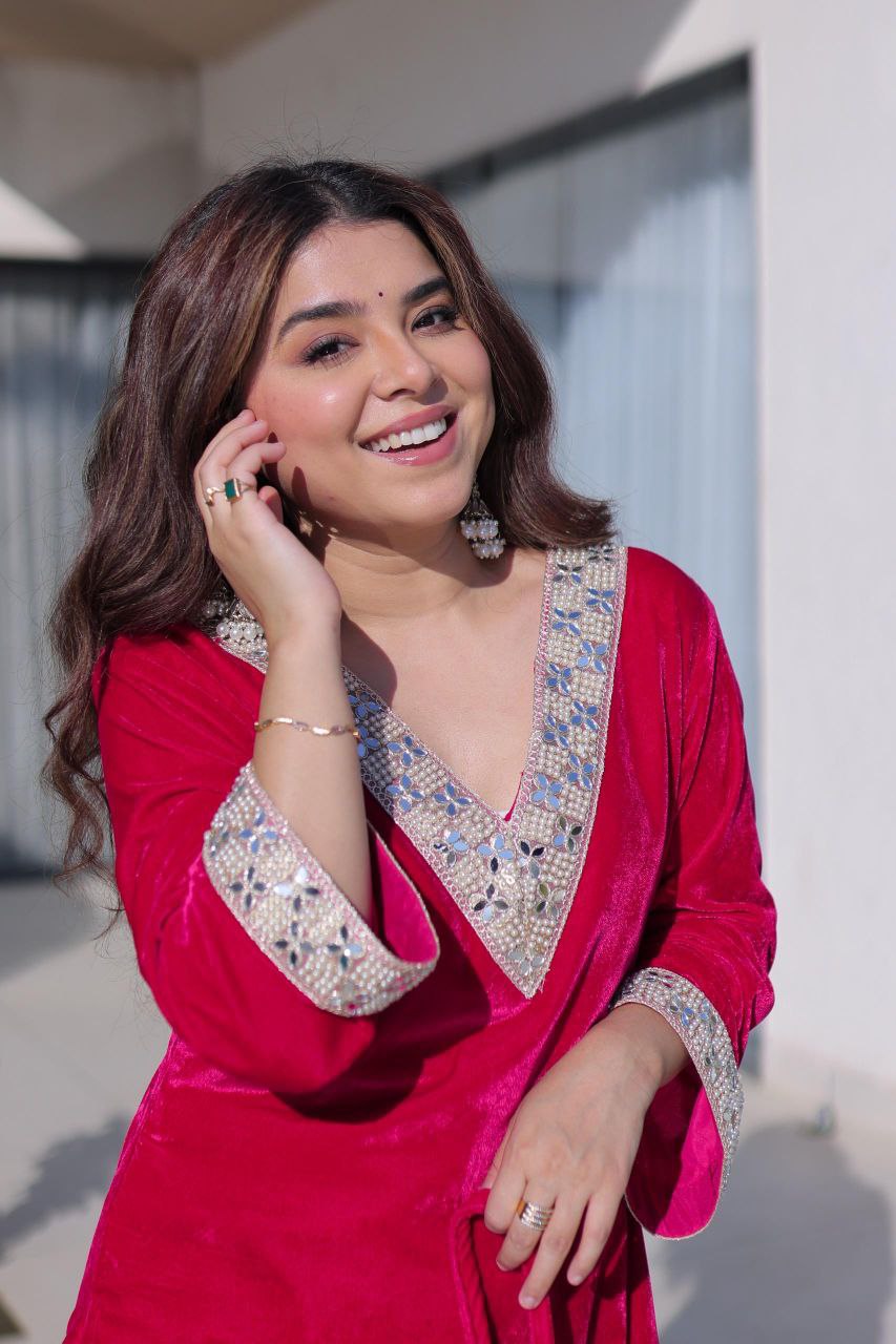 Premium Velvet Kurti Set with Mirror Work & Batwa