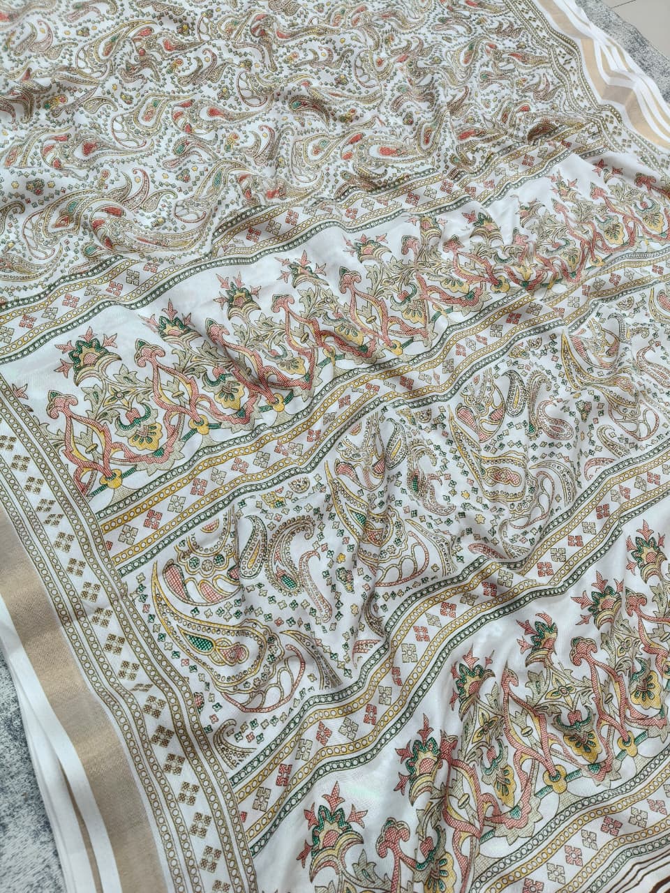 Elegant Mul Cotton Kani Print Saree with Classic Border